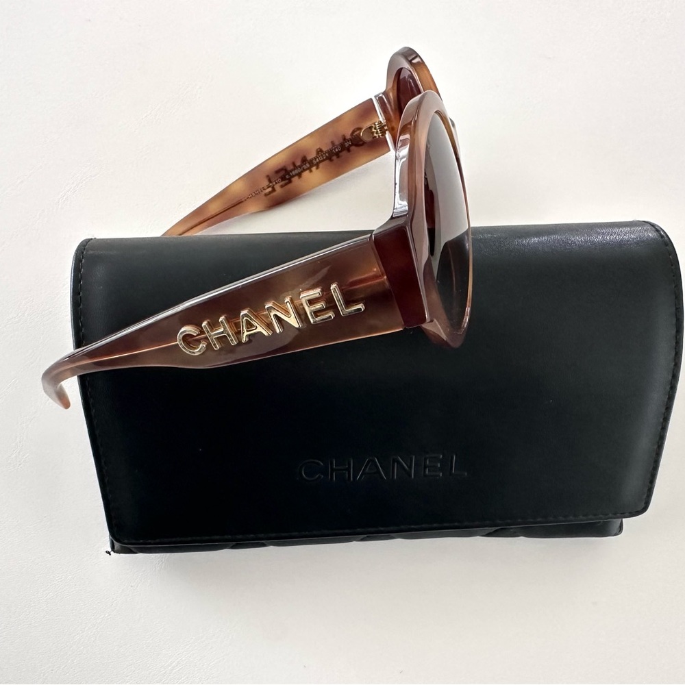 Chanel Tortoiseshell Round Oversized Sunglasses W… - image 3